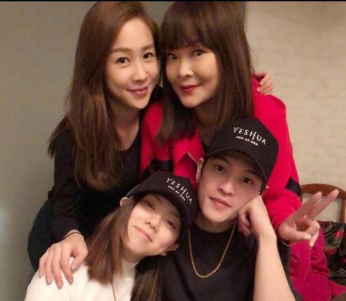 邓紫棋探病外公爆料视频,温馨互动曝光 第1张 邓紫棋探病外公爆料视频,温馨互动曝光 第1张